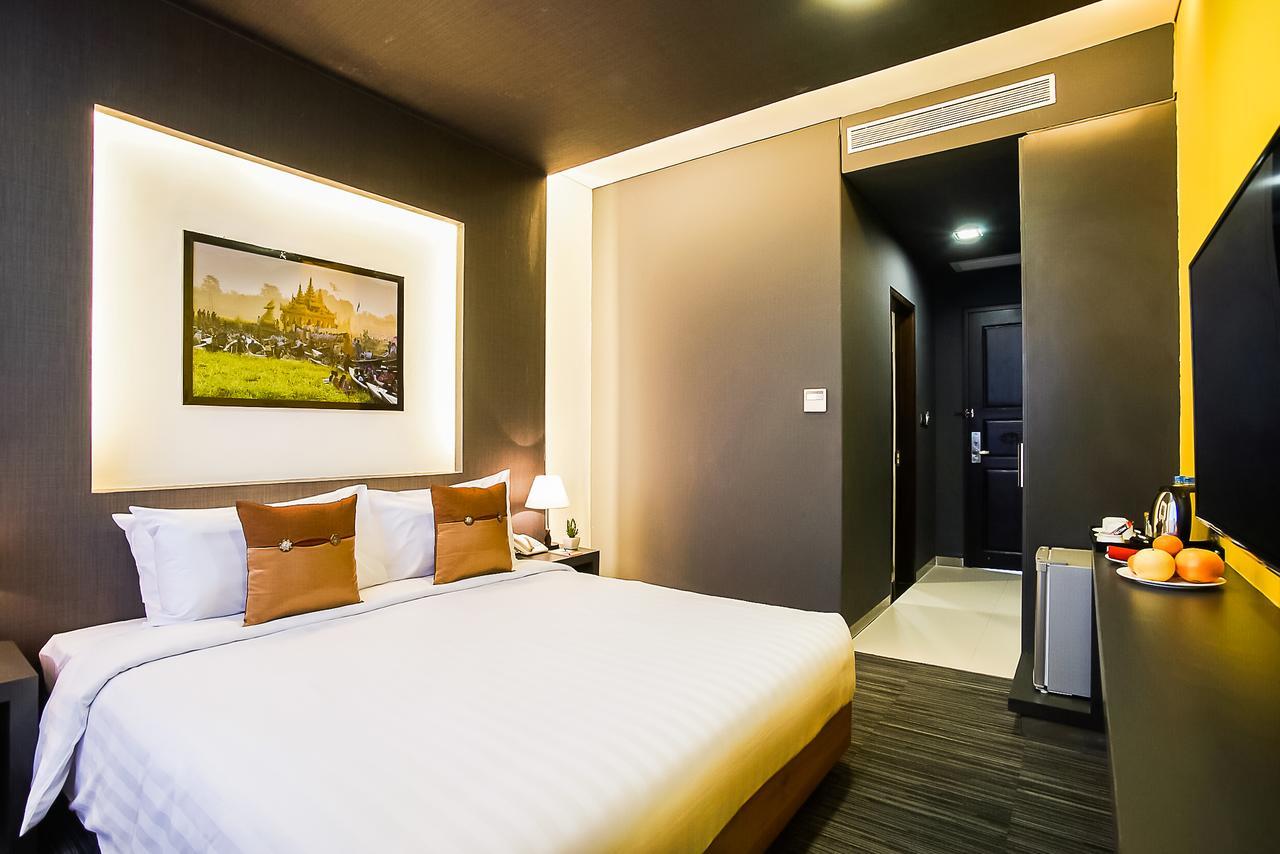 Tryp By Wyndham Yangon Hotell Exteriör bild