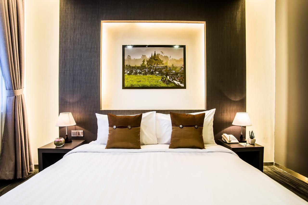 Tryp By Wyndham Yangon Hotell Exteriör bild